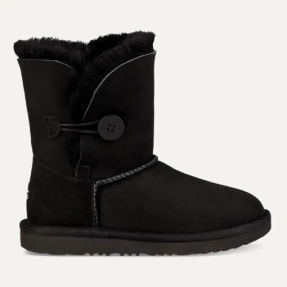 UGG Australia Bailey Button II in Size US 9